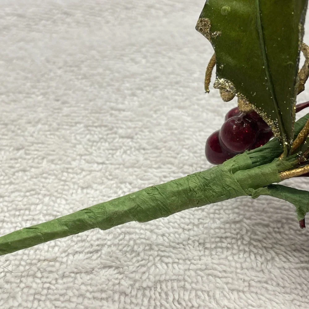 EUC S/4 Acrylic Berry Bunches, Deep Red, Green Stems/Leaves, 11